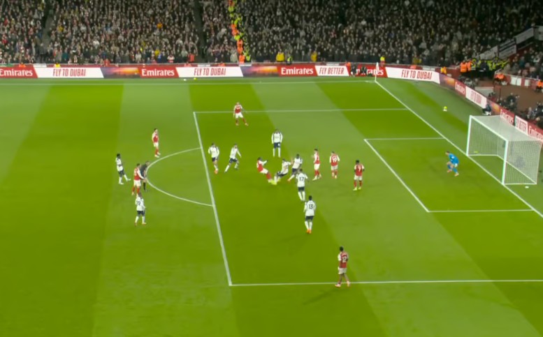 Tình huống dẫn đến bàn thắng đầu tiên của Eberechi Eze. Tình huống dẫn đến bàn thắng đầu tiên của Eberechi Eze.