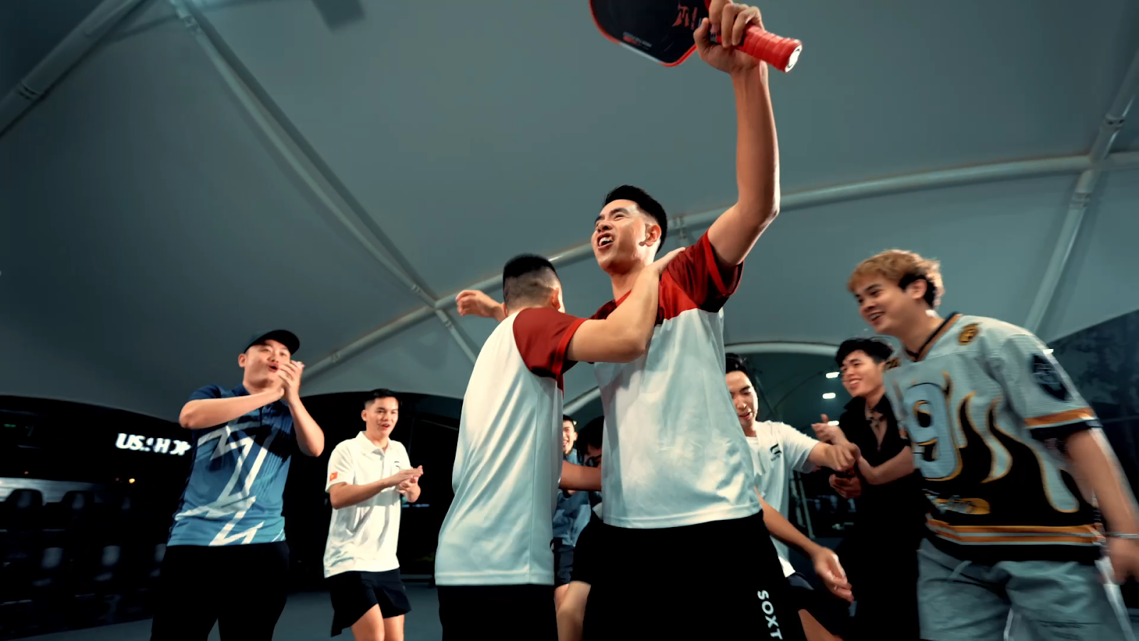 Pha đánh bóng pickleball điêu luyện