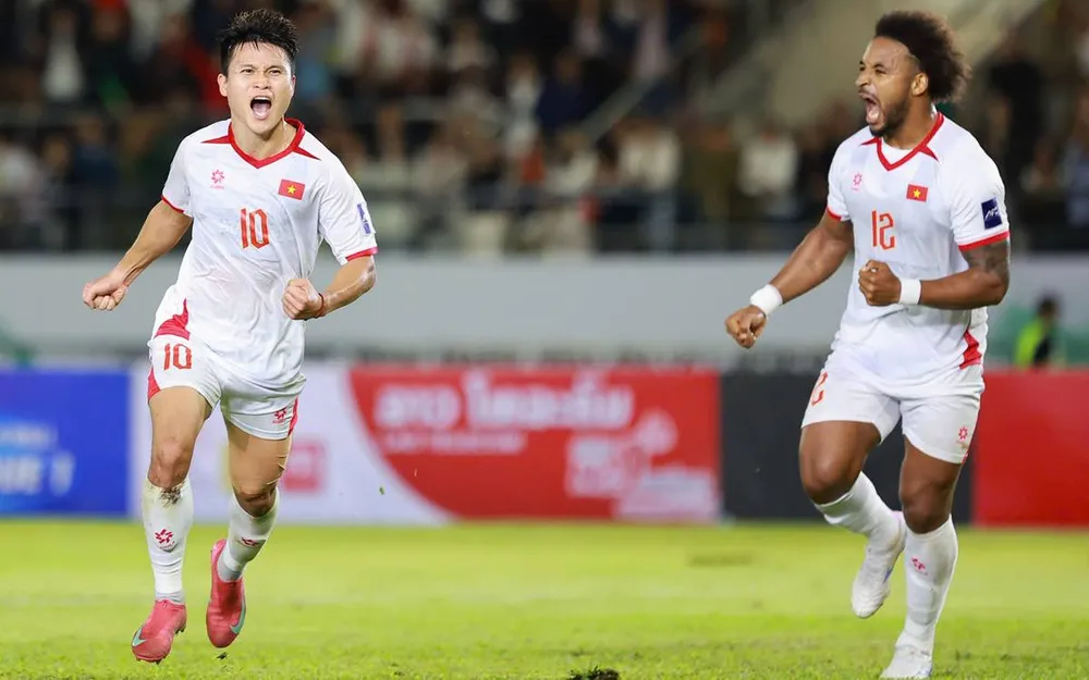 Đội tuyển Việt Nam: Xuân Son trở lại mạnh mẽ- Ảnh 1. Phạm Tuấn Hải và Nguyễn Xuân Son ghi bàn cho đội tuyển Việt Nam