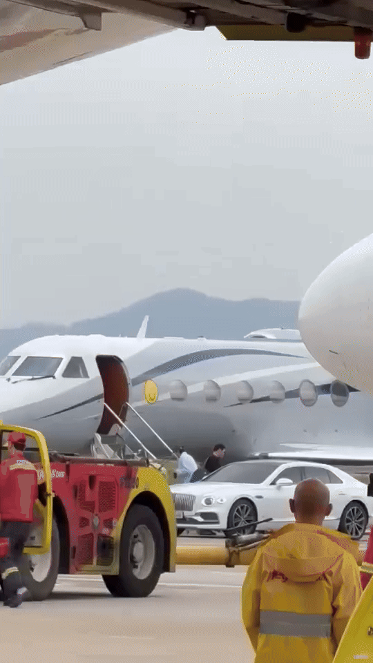 Ngay lúc này: G-Dragon đã lên chuyên cơ trở lại Hàn Quốc!- Ảnh 1. G-Dragon lên chuyên cơ trở lại Hàn Quốc