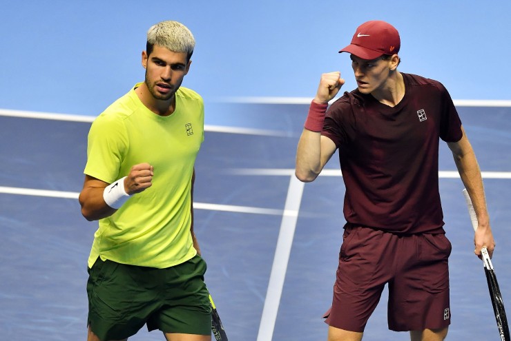 Alcaraz và Sinner cống hiến cho khán giả trận đấu rất hay Alcaraz và Sinner tranh tài tại ATP Finals 2025