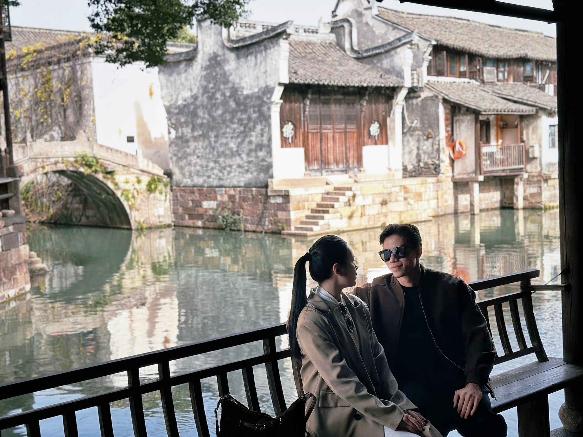 Đội trưởng tuyển Việt Nam đưa Hoa khôi ĐH Vinh đi du lịch mà ngỡ đóng phim ngôn tình, khung hình nào cũng 'điện ảnh' - Ảnh 5.