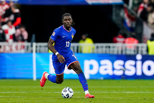 Cầu thủ Manu Kone thuộc biên chế AS Roma