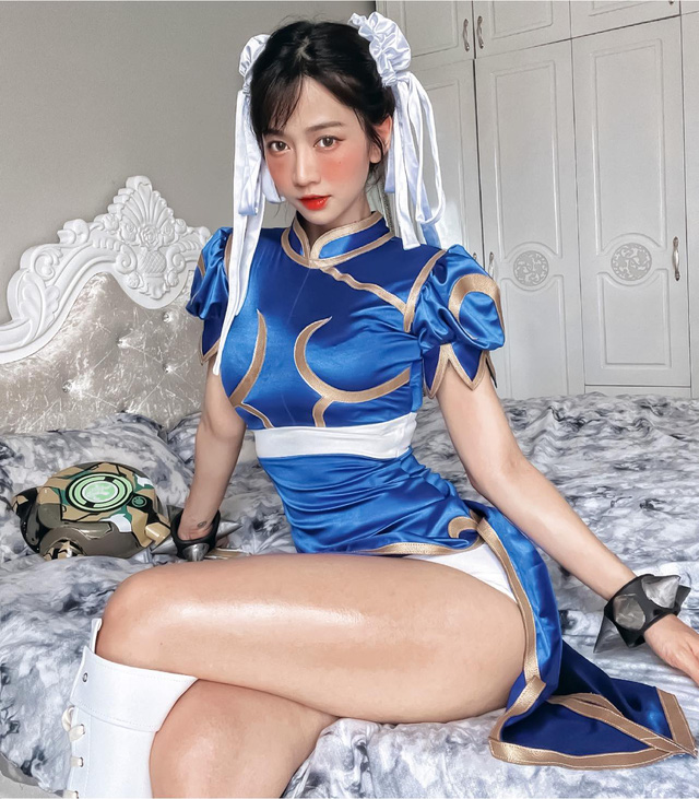 Phiên bản cosplay Chun-li nổi tiếng của Lê Bống Lê Bống biến hóa Chun-li với trang phục táo bạo