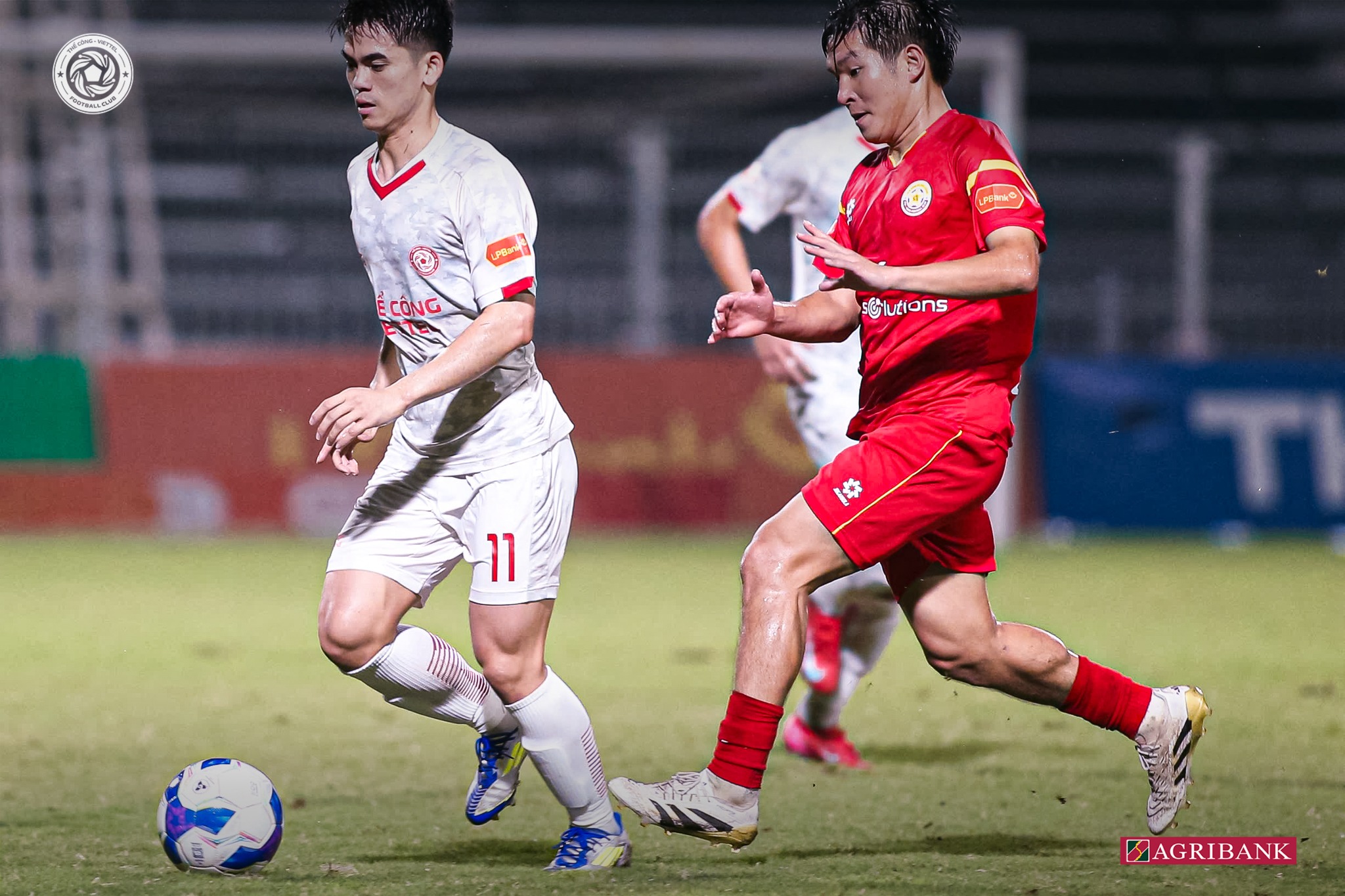 Khuất Văn Khang vào sân trong hiệp 2 trận đấu