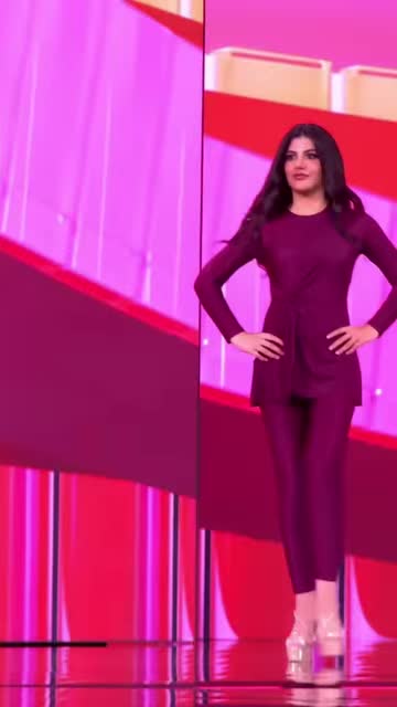 Màn trình diễn bikini kín đáo của đại diện UAE tại Miss Universe