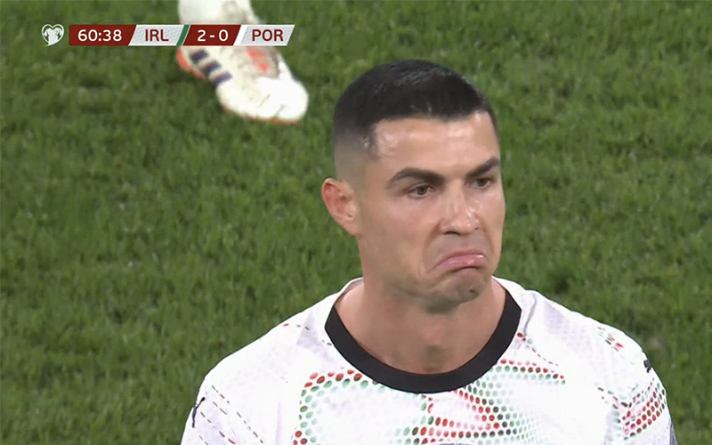Ronaldo Gây Bão Với Tấm Thẻ Đỏ Chưa Từng Có Ở Tuyển