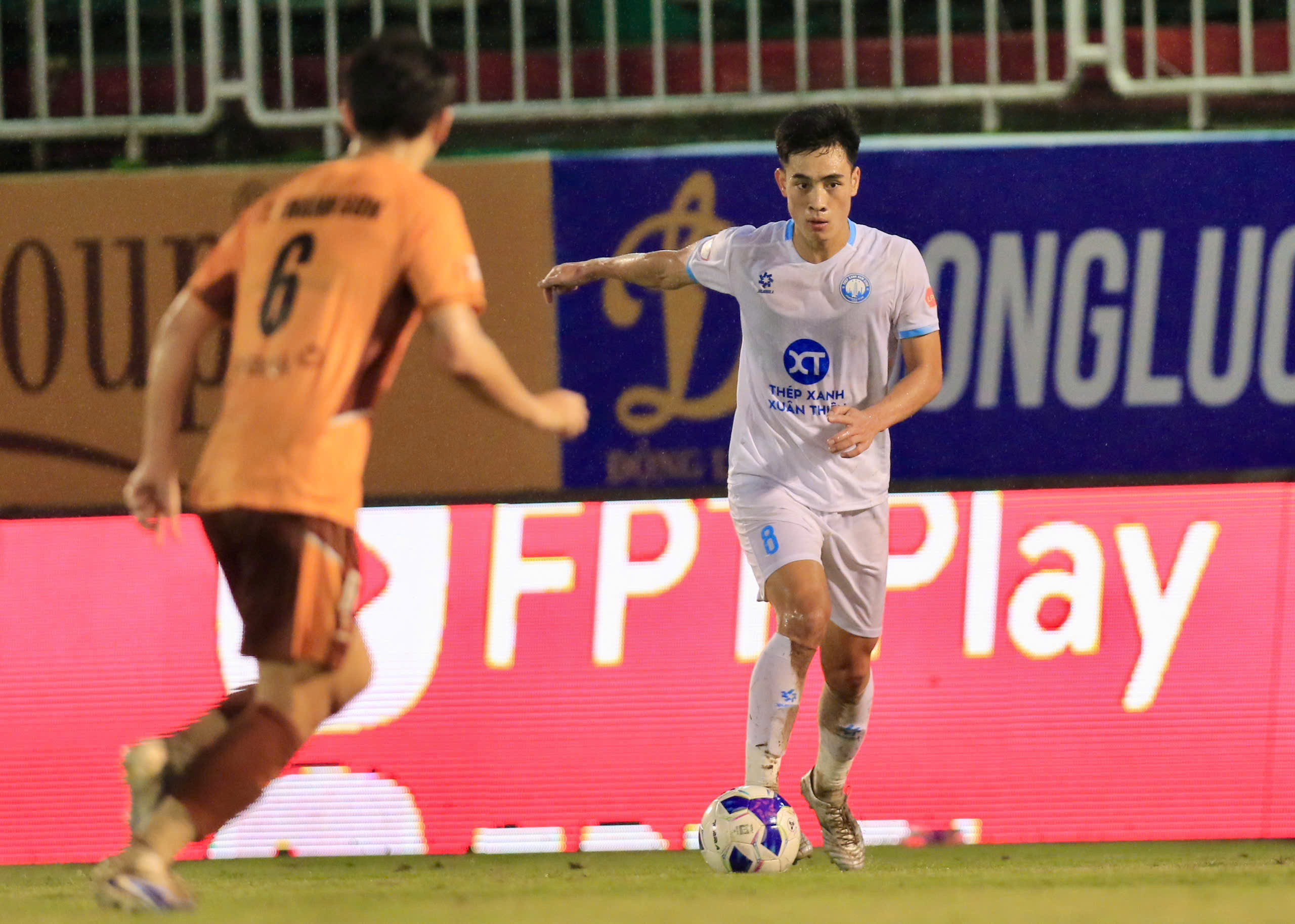 “Nóng” ở cả đỉnh và đáy - Ảnh 1. Nam Định phong độ giảm sút so với mùa trước