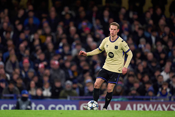 Frenkie de Jong nhiều khả năng sẽ ra sân ngay từ đầu ở trận Barcelona vs Osasuna. Frenkie de Jong nhiều khả năng sẽ ra sân ngay từ đầu ở trận Barcelona vs Osasuna.