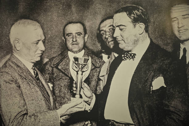 Chiếc cúp Jules Rimet được đặt theo tên của người sáng lập World Cup. Cúp Jules Rimet