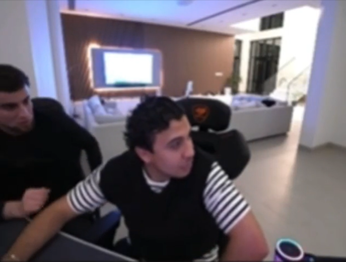 Nam streamer và võ sĩ xuất hiện trên livestream