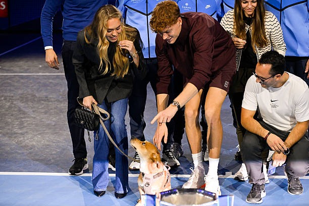 Jannik Sinner và bạn gái tại lễ đăng quang ATP Finals 2025