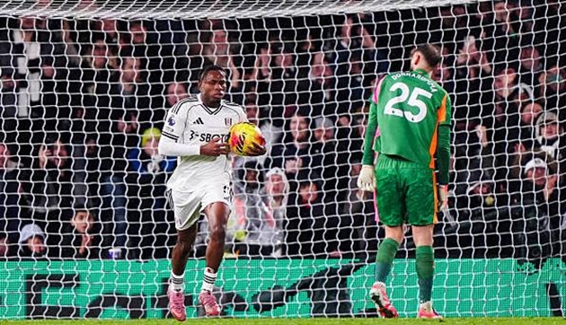 Fulham nỗ lực tấn công giai đoạn cuối trận