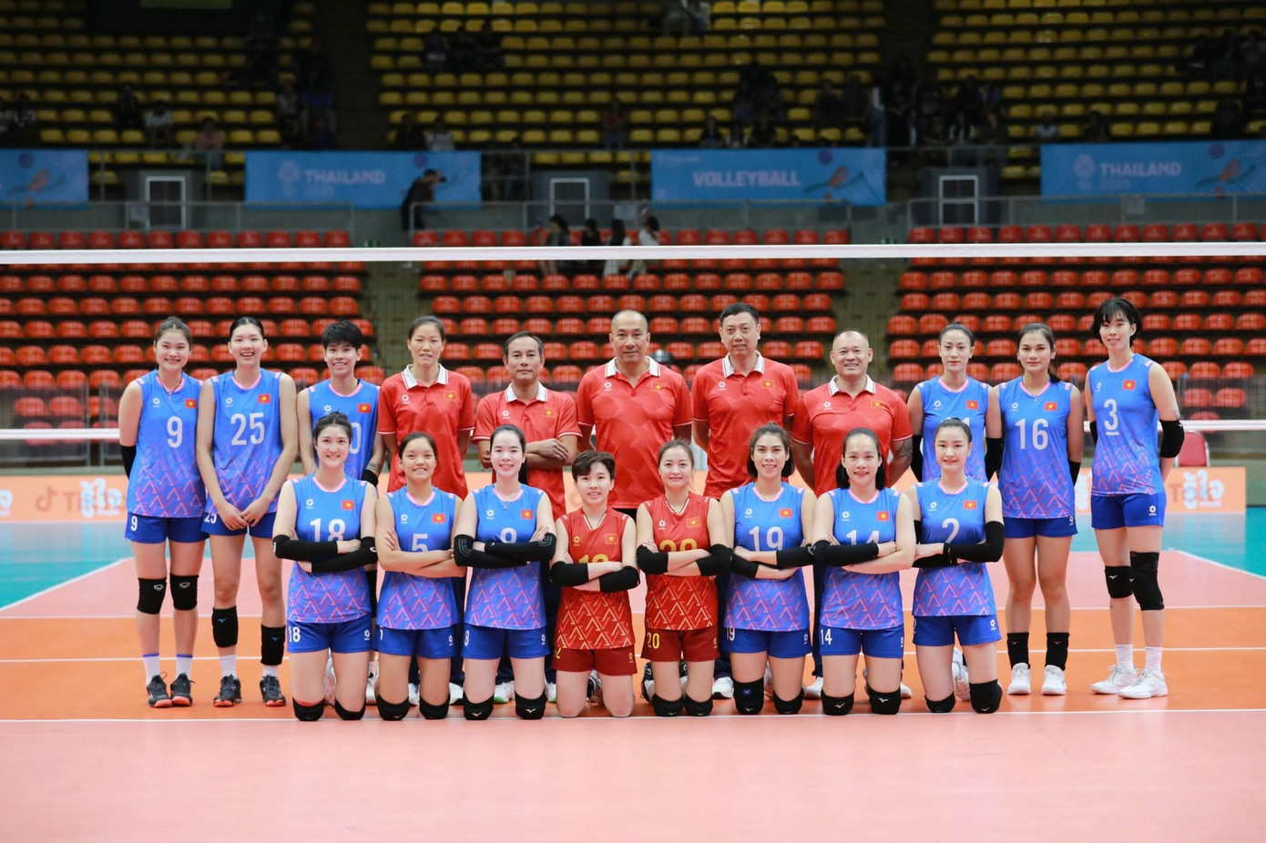 Chủ công trẻ Ánh Thảo ghi điểm quyết định Vận động viên Ánh Thảo thi đấu tự tin