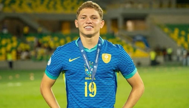 Man City vượt mặt Man United giành Dell. Man City vượt mặt Man United giành Dell.