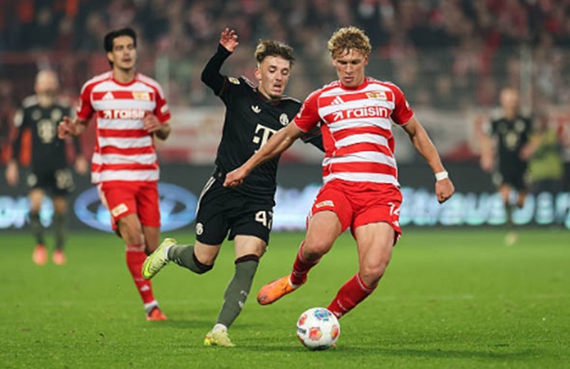 Kompany và các học trò chuẩn bị đối đầu Bayern