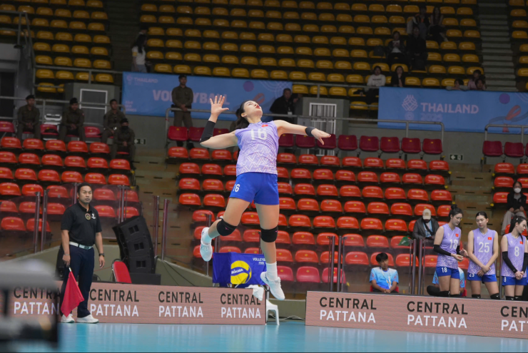 Việt Nam áp đảo Malaysia trên sân bóng chuyền