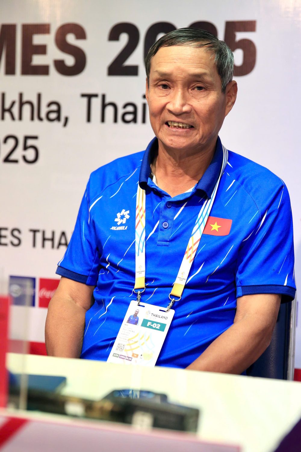 HLV Mai Đức Chung tham dự họp báo trước trận đấu HLV Mai Đức Chung tham dự họp báo trước trận đấu