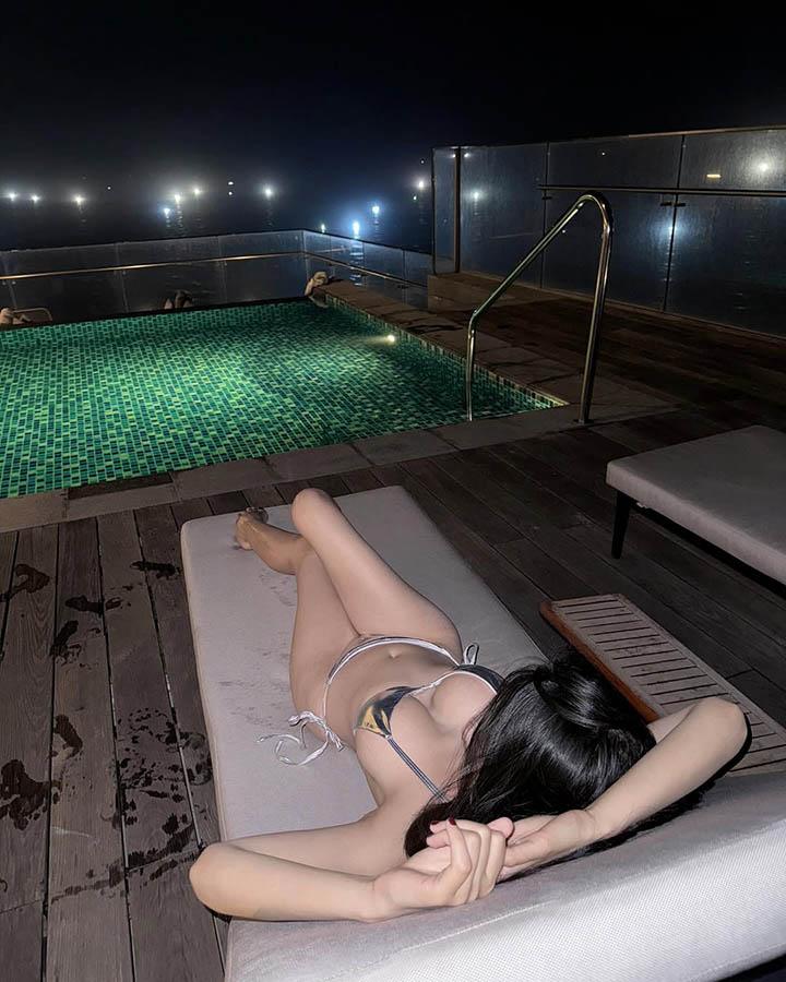 Vào “vibe” công chúa nữ tính, cô nàng vẫn khoe dáng “đồng hồ cát” cực chuẩn- Ảnh 14. Vào “vibe” công chúa nữ tính, cô nàng vẫn khoe dáng “đồng hồ cát” cực chuẩn- Ảnh 14.