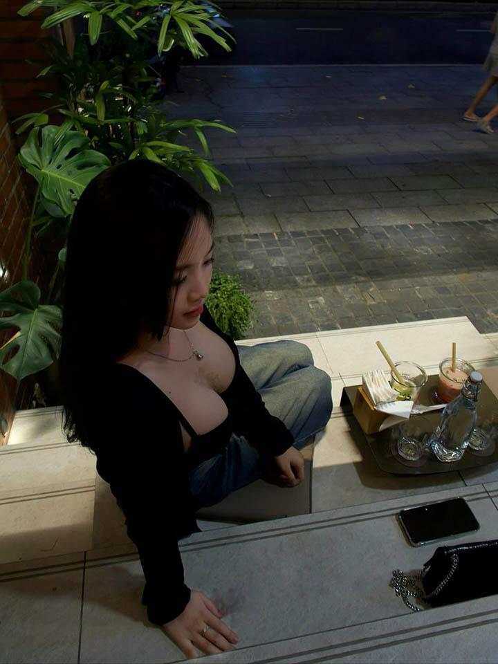 Hot girl tự tin khoe dáng quyến rũ với bikini