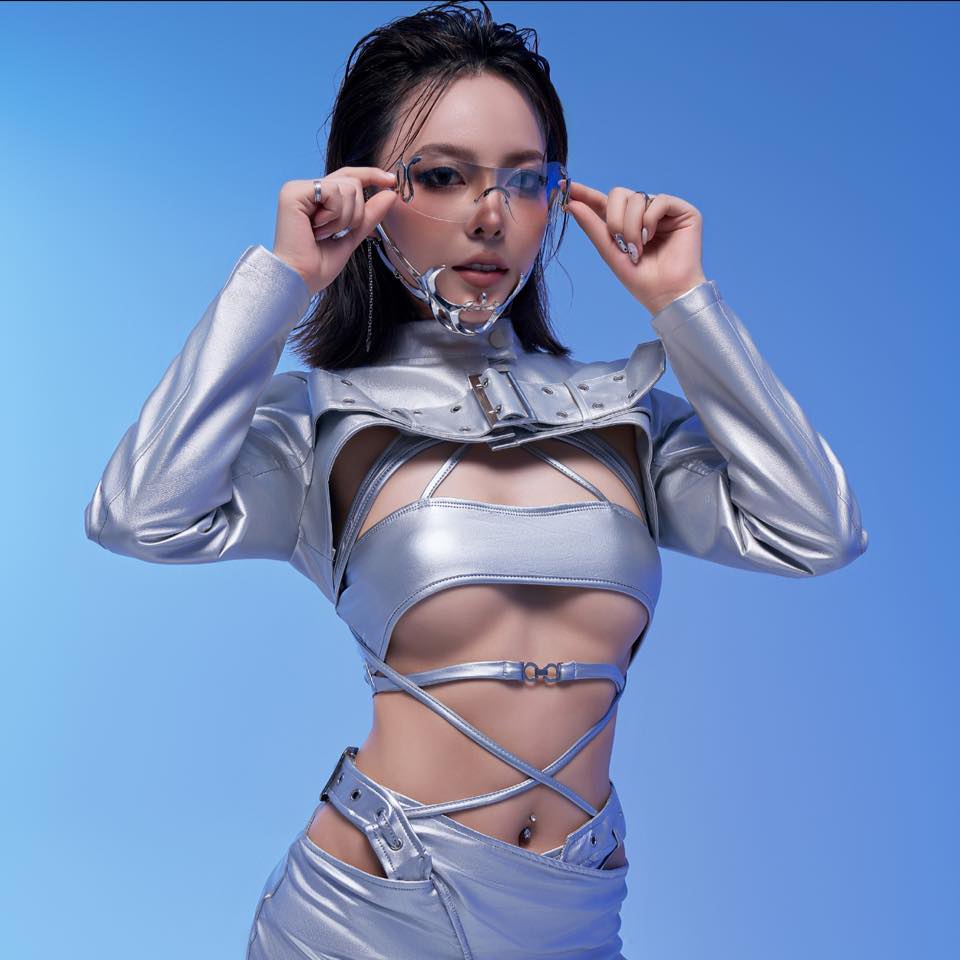 Hoa khôi bắn súng 2k4 mang hàm Thượng úy gây bất ngờ với diện mạo đời thường đẹp như hoa hậu. Hoa khôi bắn súng 2k4 mang hàm Thượng úy gây bất ngờ với diện mạo đời thường đẹp như hoa hậu.