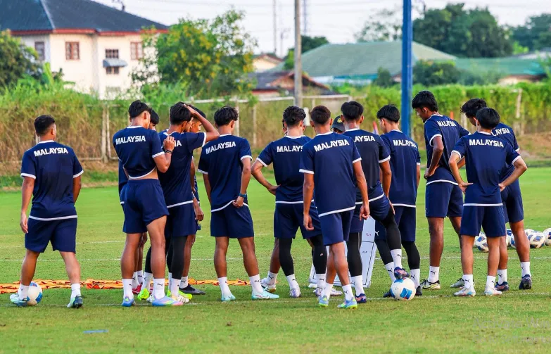 Các cầu thủ U22 Malaysia trên sân tập trước cuộc so tài với U22 Việt Nam Các cầu thủ U22 Malaysia tập luyện