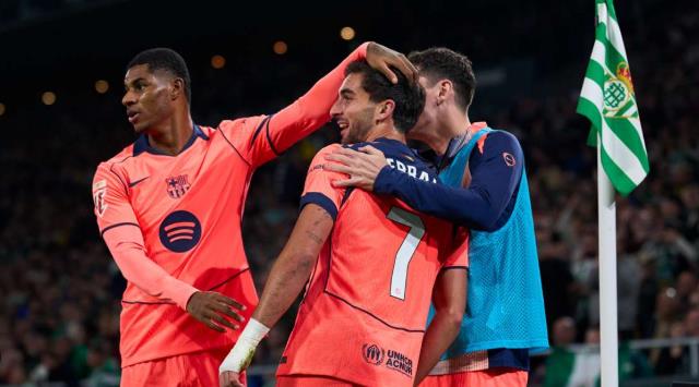 Torres lập hat-trick trong chiến thắng của Barca trước Betis. Torres lập hat-trick trong chiến thắng của Barca trước Betis.