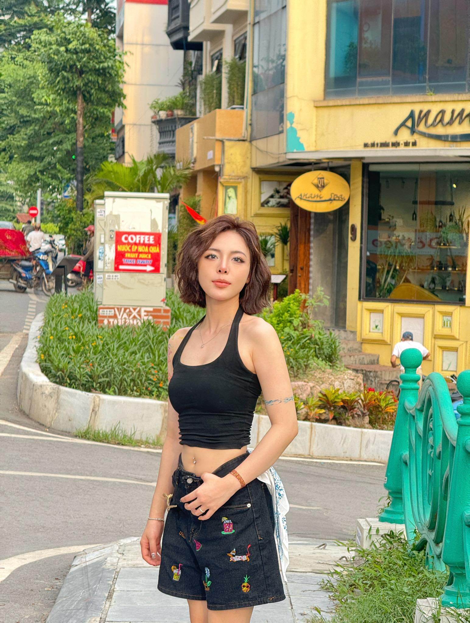 Hoa khôi bắn súng 2k4 mang hàm Thượng úy gây bất ngờ với diện mạo đời thường đẹp như hoa hậu. Hoa khôi bắn súng 2k4 mang hàm Thượng úy gây bất ngờ với diện mạo đời thường đẹp như hoa hậu.