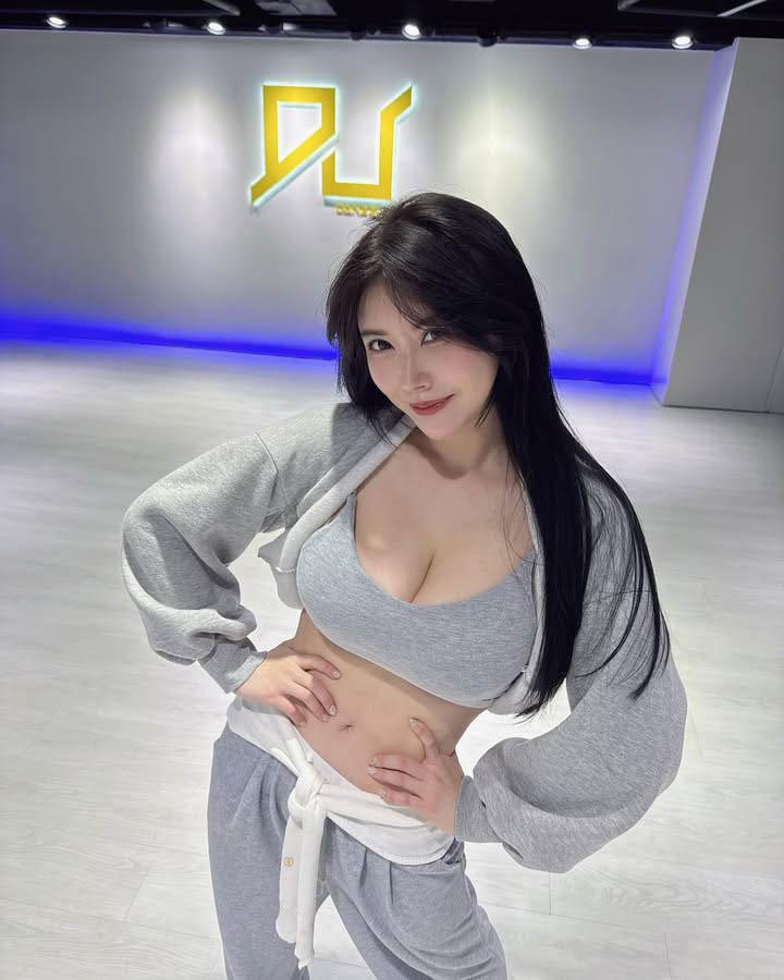 Hot girl gây bão khi nhảy cover hit Kpop- Ảnh 3. Hot girl gây bão khi nhảy cover hit Kpop- Ảnh 3.