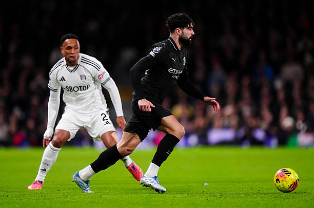 Hàng thủ Manchester City mắc nhiều lỗi trước Fulham