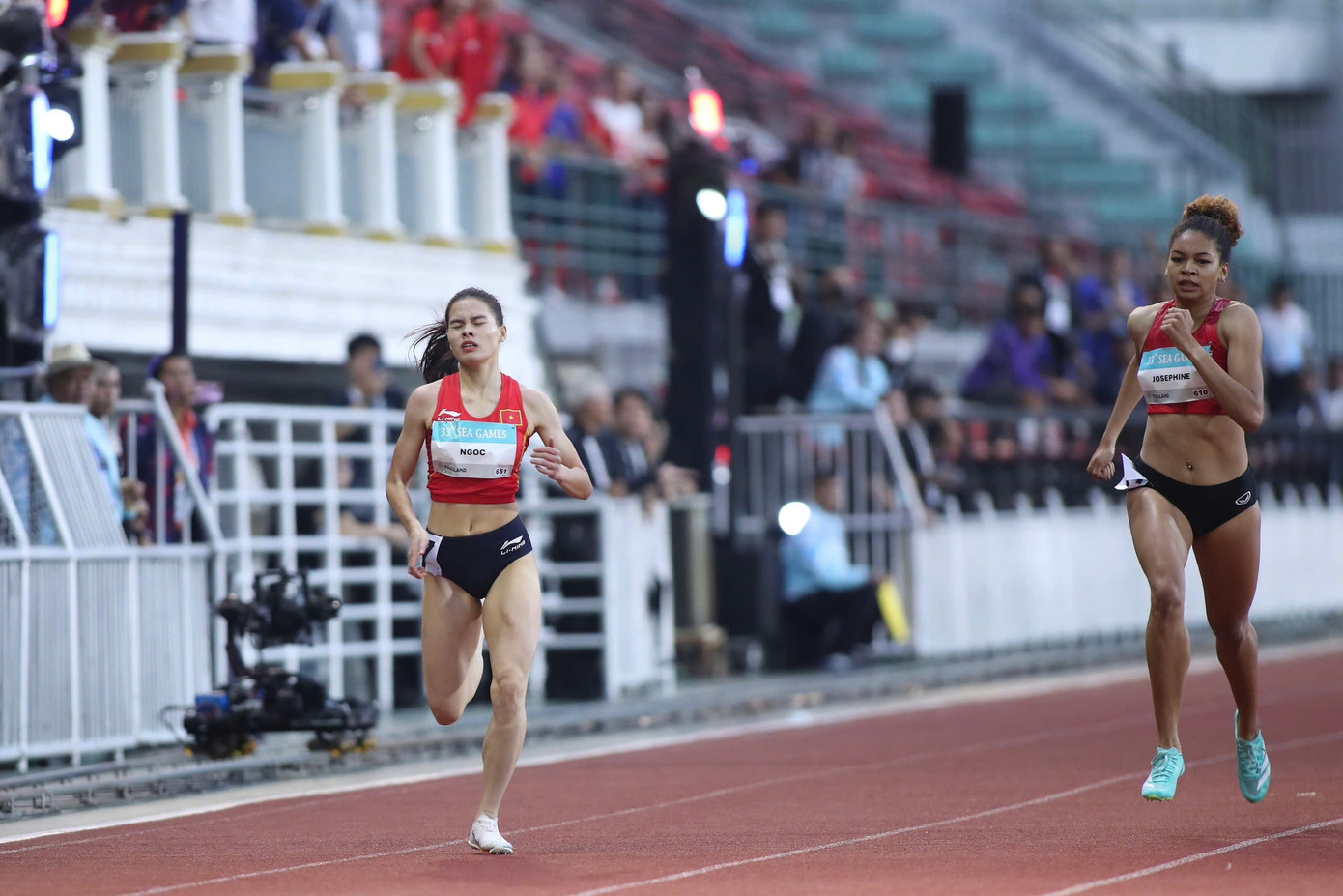 Nguyễn Thị Ngọc tăng tốc trên đường chạy