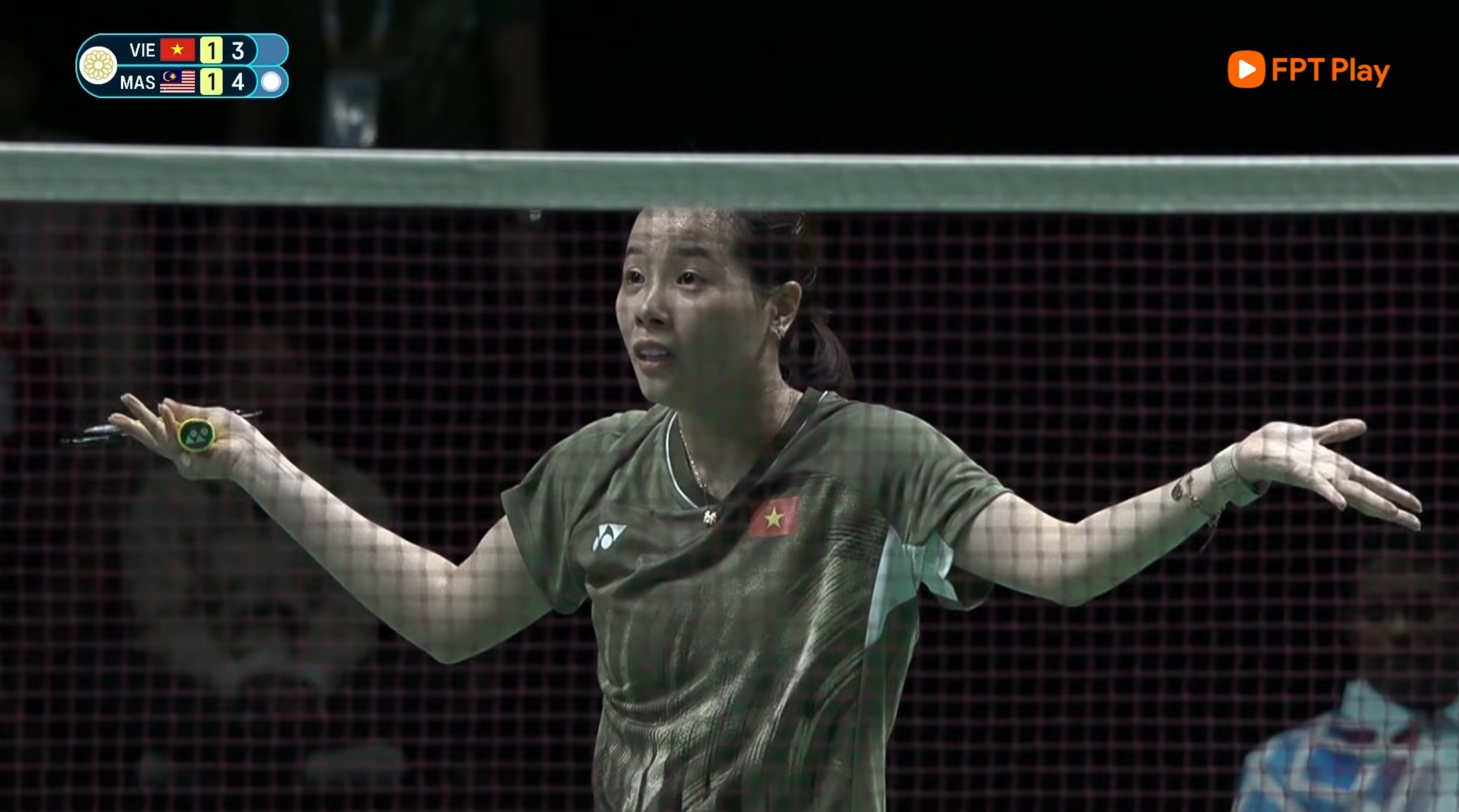 Ngôi sao Việt Nam nổi giận vì bị xử ép tại SEA Games: Cầu trong nhưng cứ bị xử ra ngoài? - Ảnh 2. Thùy Linh nổi giận vì bị trọng tài xử ép.