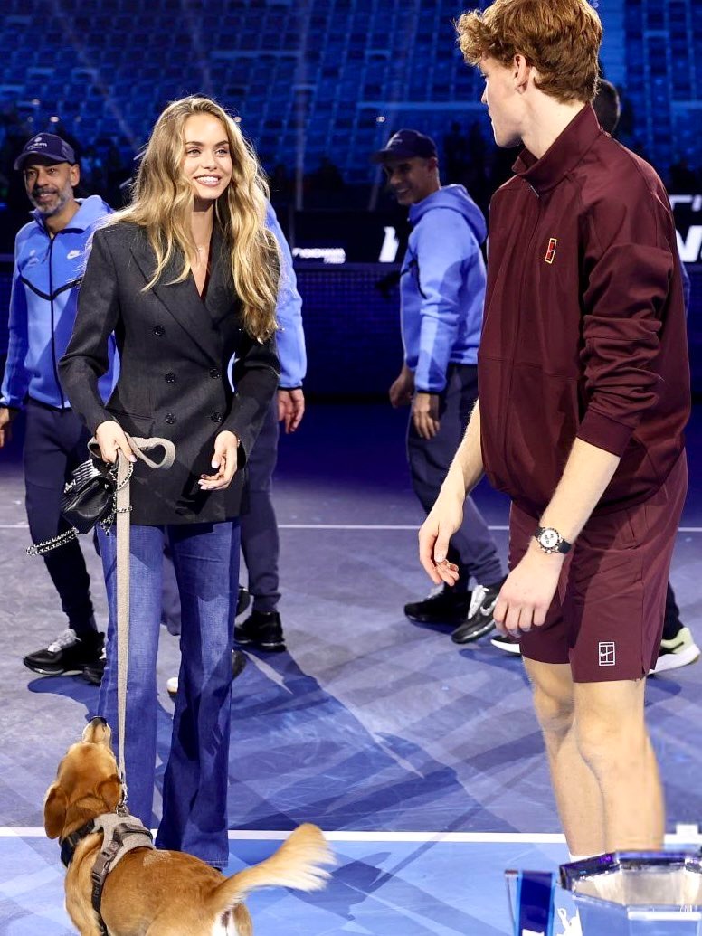 Jannik Sinner và bạn gái ăn mừng chiến thắng ATP Finals