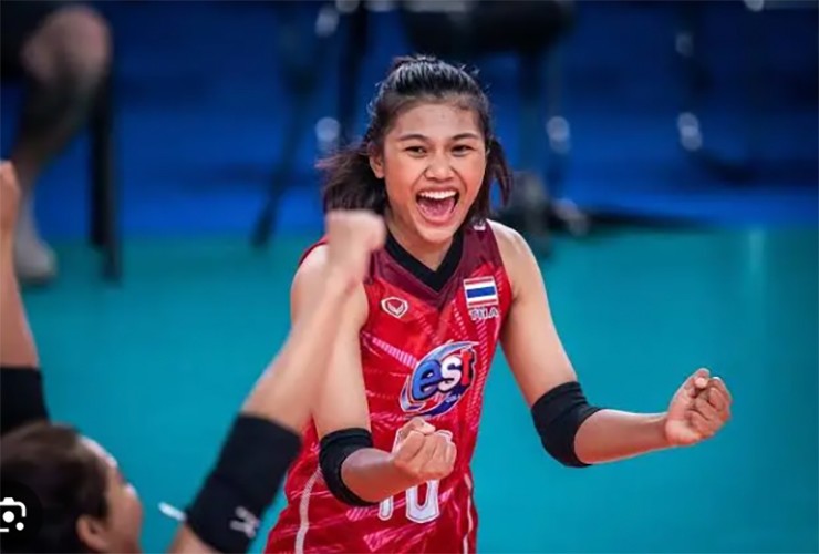 Pimpichaya Kokram một mình đảm nhận vị trí đối chuyền