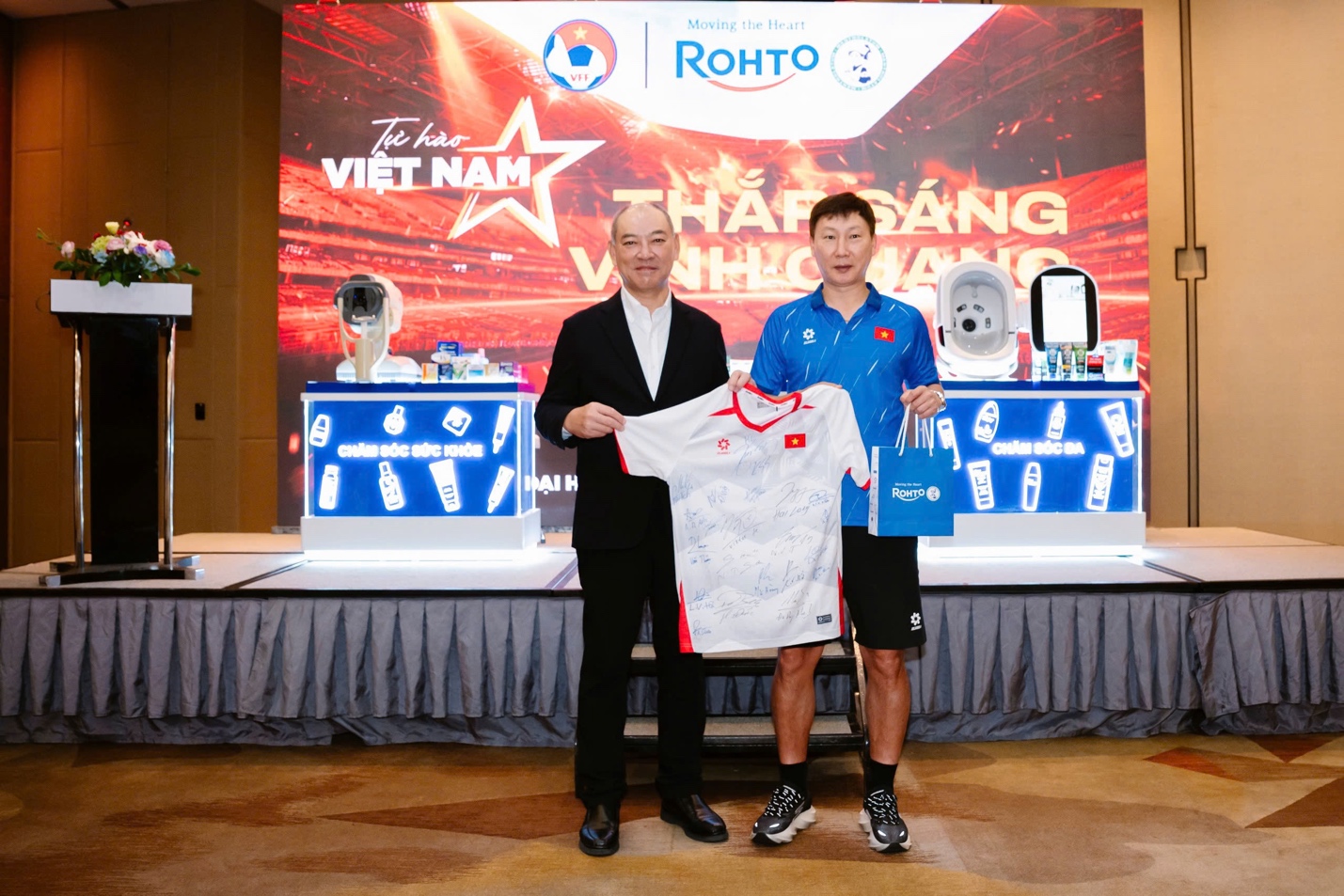 Rohto cam kết đồng hành lâu dài cùng bóng đá Việt Nam