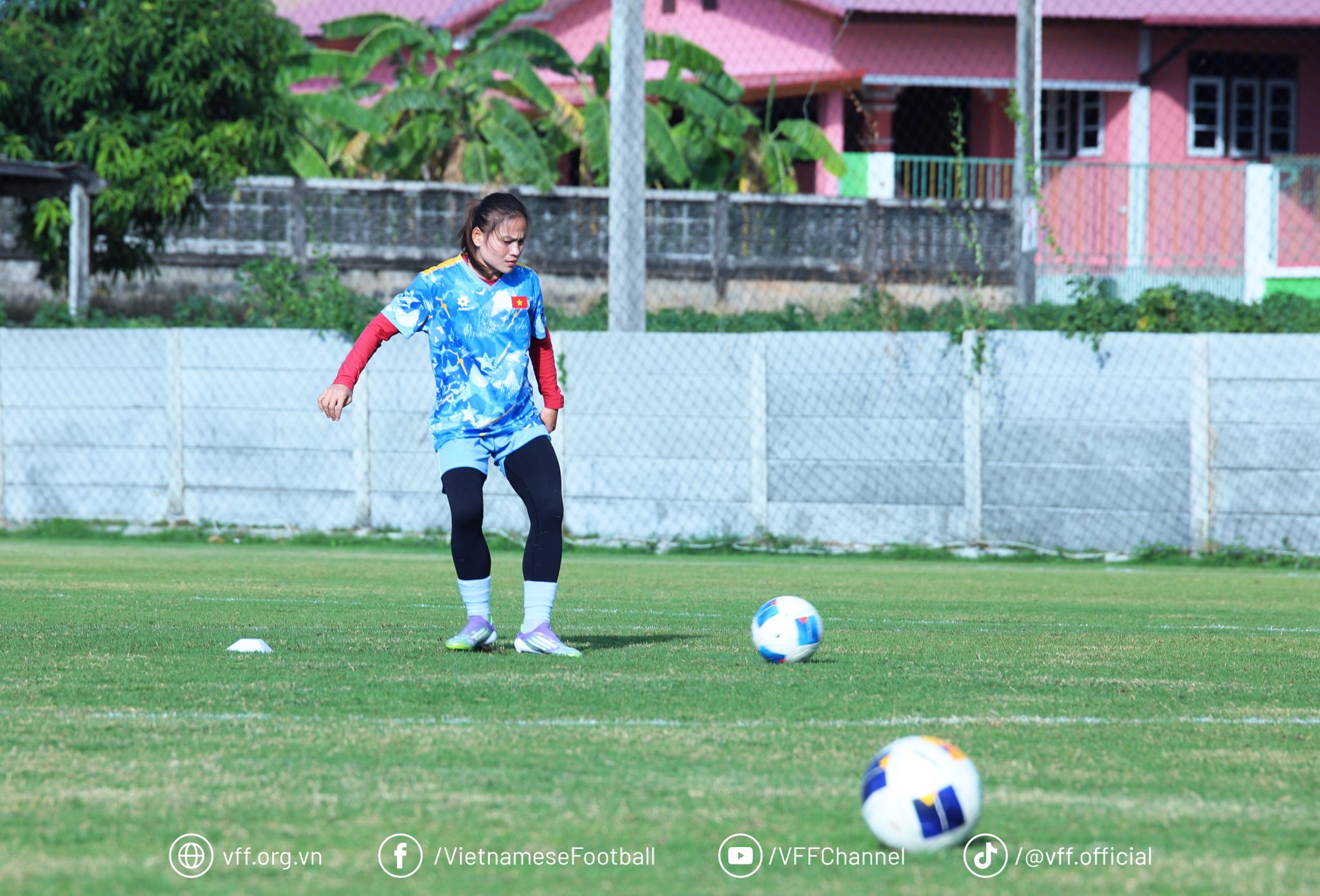 Tin nóng bóng đá Việt Nam hôm nay 11/12: Đội tuyển nữ Việt Nam được tiếp lửa trước trận gặp Myanmar; Trương Tiến Anh rời Thể Công Viettel - Ảnh 1.