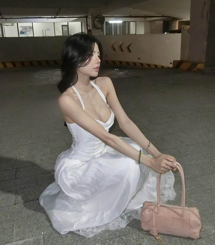 Mai Dora hóa thân nàng thơ ma mị trong bộ ảnh mới Mai Dora khoe ảnh kèm một cái tên, fan vừa đọc đã biết là “đồng đạo