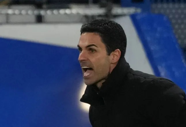 Arteta cùng các cầu thủ tấn công Arsenal