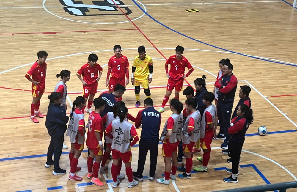 Tuyển futsal nữ Việt Nam thắng tuyển Trung Quốc