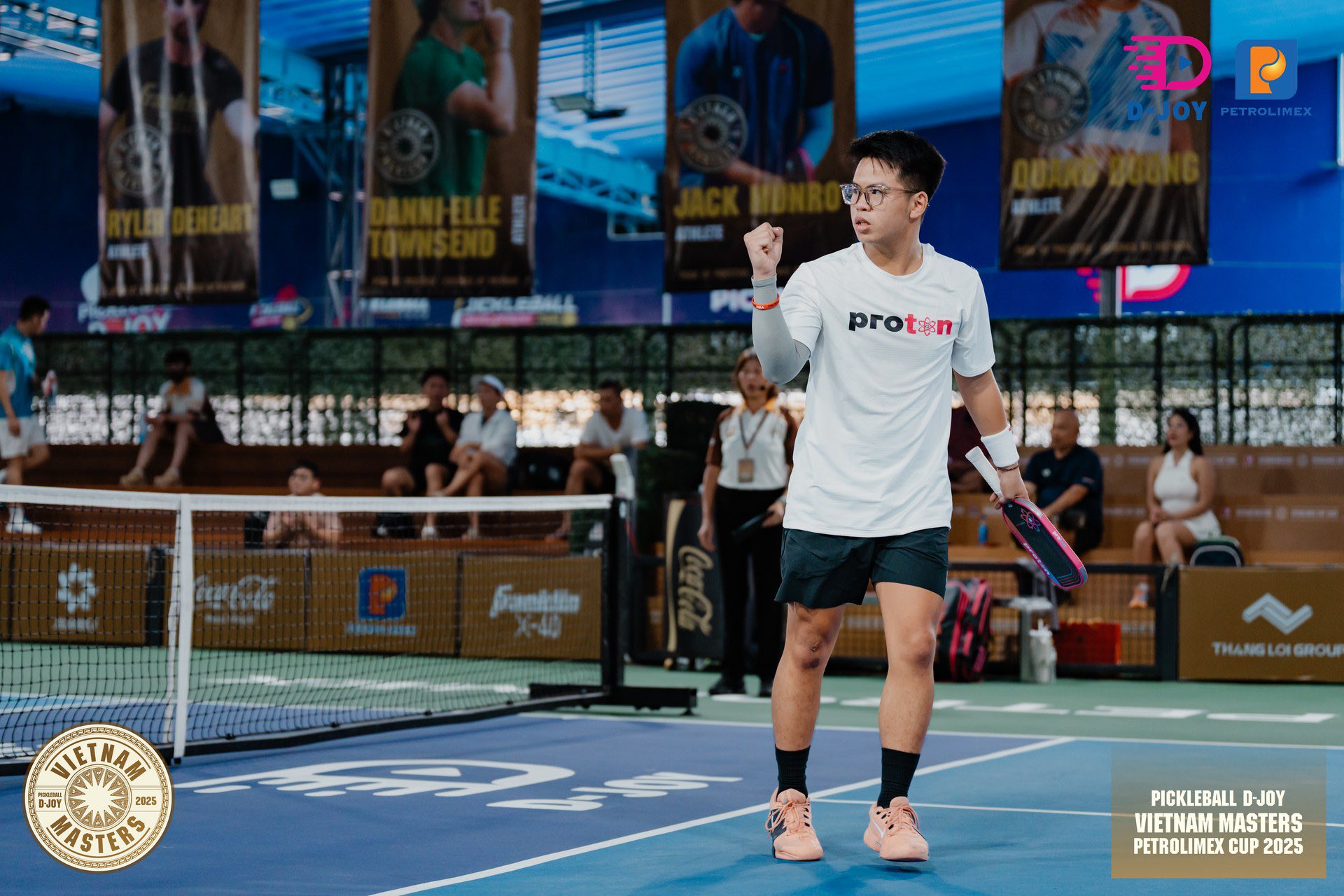 Hùng Anh thi đấu pickleball