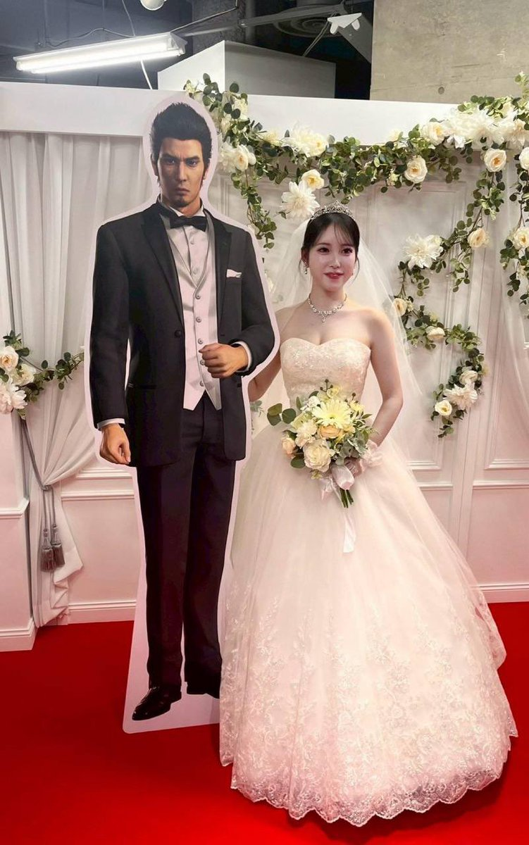 photo-1765335645946 photo-1765335645946