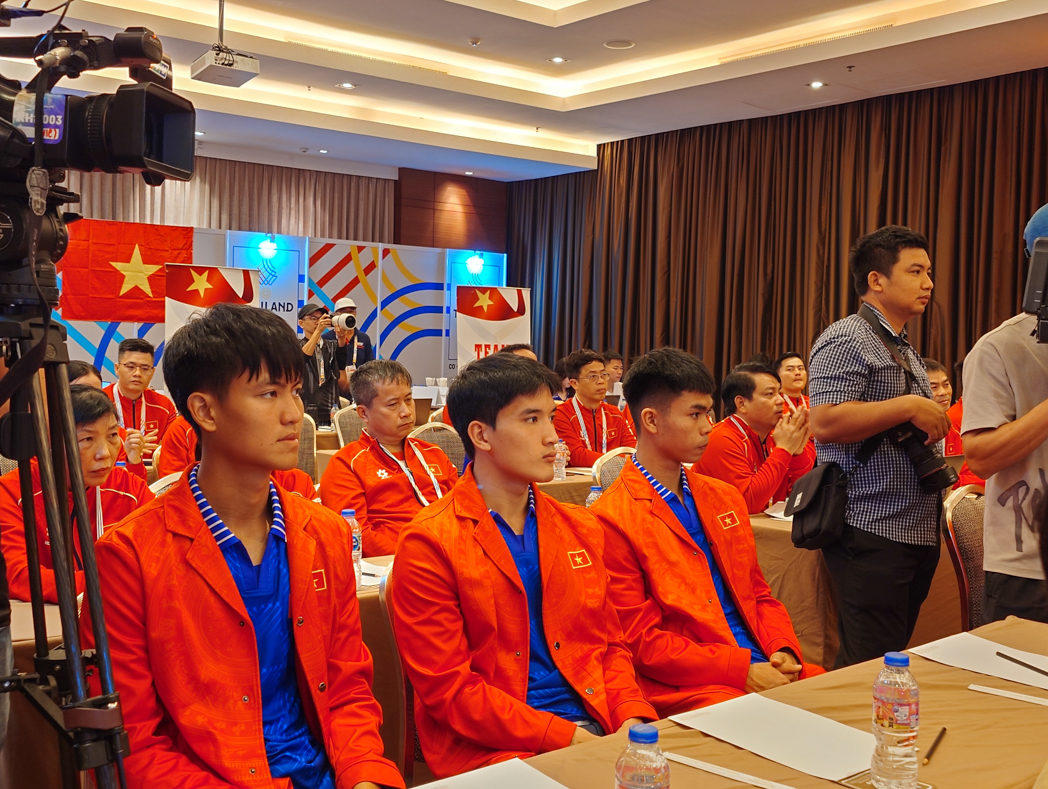 Bộ trưởng Nguyễn Văn Hùng thăm và động viên Đoàn Thể thao Việt Nam tại SEA Games 33 - Ảnh 3. Các thành viên đội tuyển U22 Việt Nam tham dự buổi họp mặt, gặp gỡ lãnh đạo cấp cao