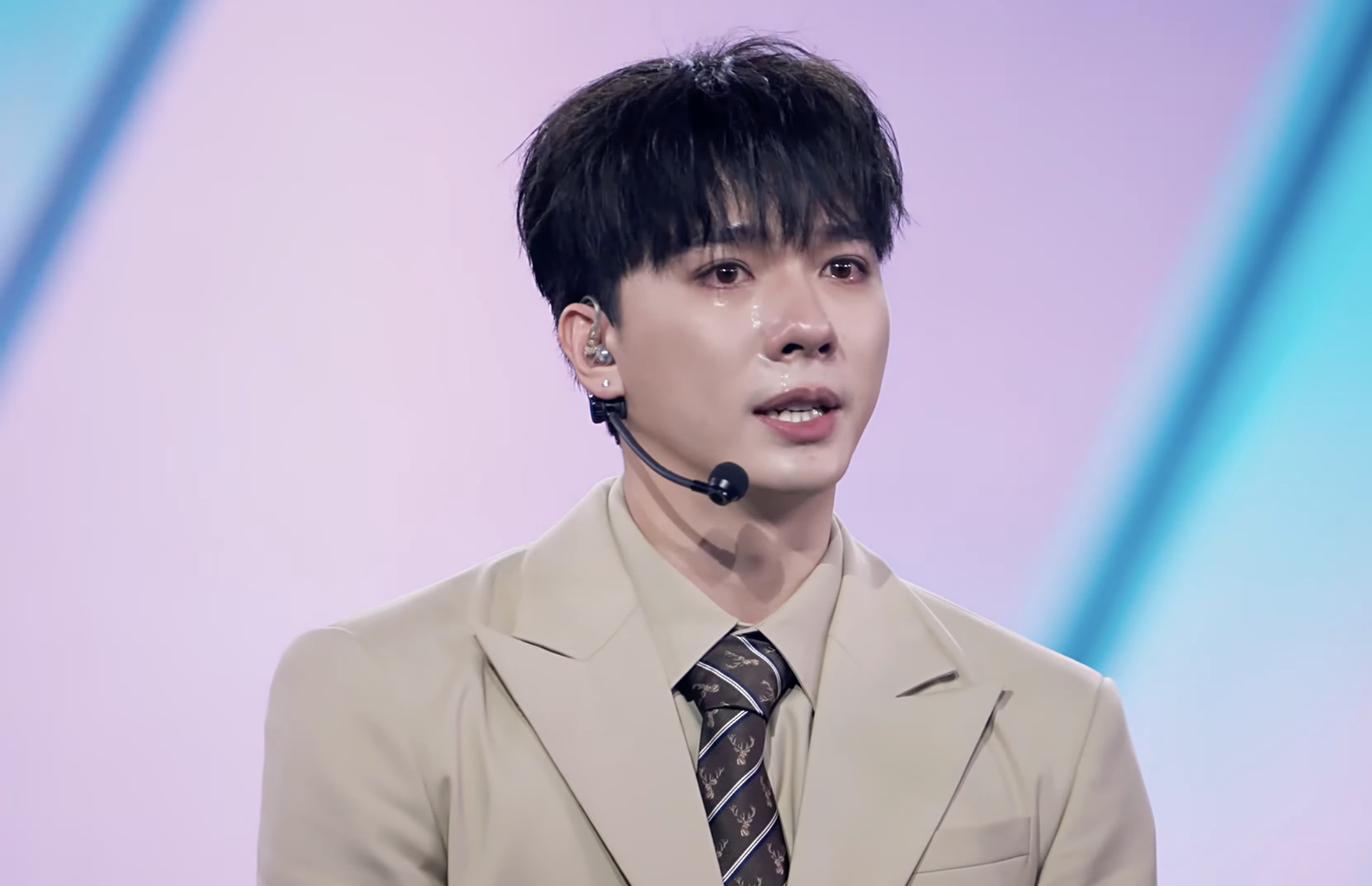 Hải Nam khóc nghẹn khi nói về cảm xúc thật của mình, về cảm giác sắp tan vỡ trong một cuộc tình