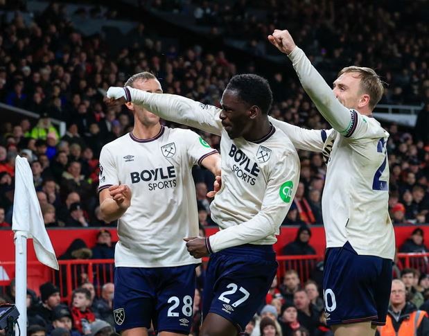 Soungoutou Magassa ghi bàn cho West Ham