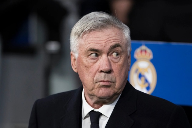 Ancelotti từng thua đậm trước Arsenal. Ancelotti từng thua đậm trước Arsenal.