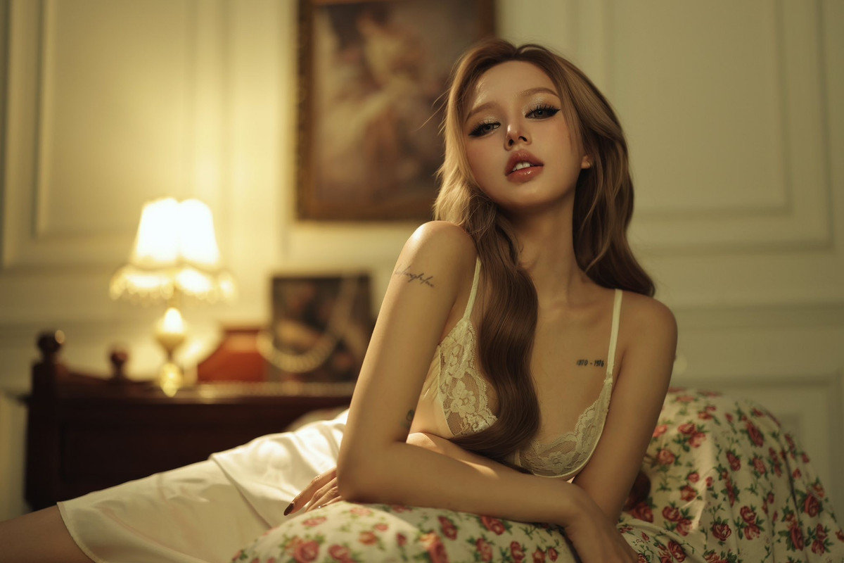 Xoài Non tập trung vào phong cách gợi cảm với váy cắt xẻ và bikini Phong cách thời trang gợi cảm của Xoài Non