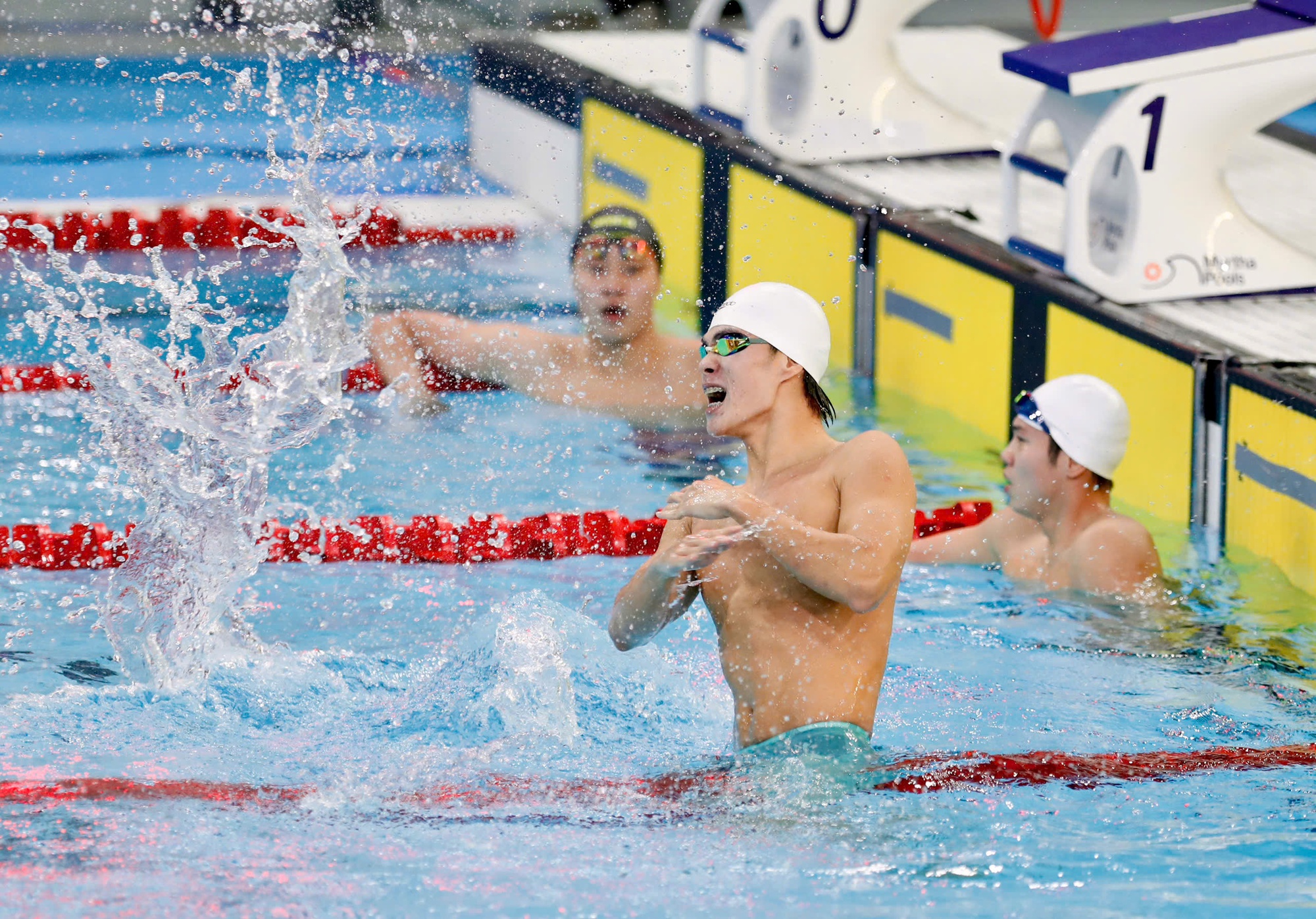 Màn ăn mừng thắng lợi của Trần Hưng Nguyên Trần Hưng Nguyên ăn mừng chiến thắng