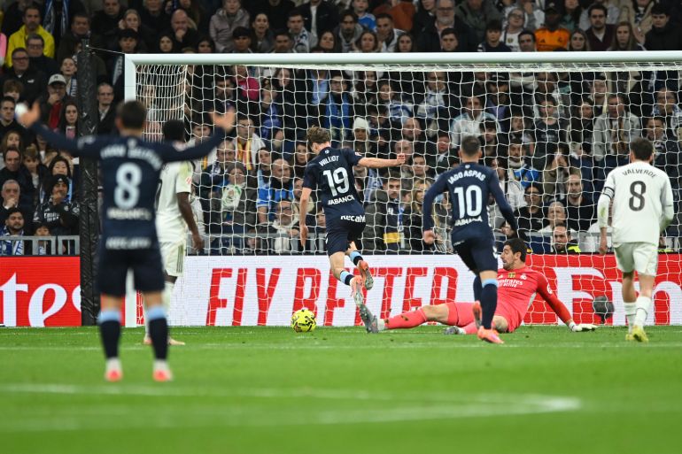 Real Madrid nhận 2 thẻ đỏ, thua ngay trên sân nhà trong ngày Mbappe và Vinicius gây thất vọng - Ảnh 4. Real Madrid nhận 2 thẻ đỏ, thua ngay trên sân nhà trong ngày Mbappe và Vinicius gây thất vọng - Ảnh 4.