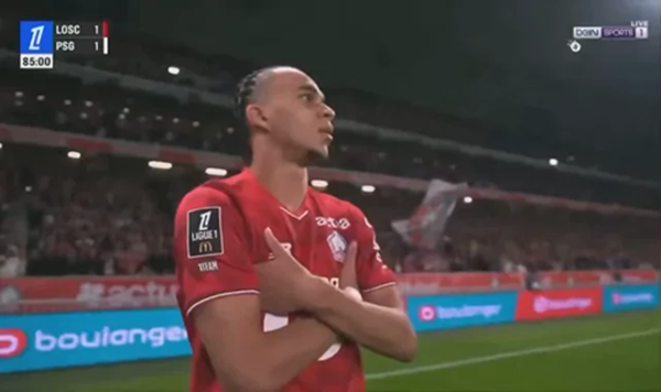 Ethan Mbappe ăn mừng bàn thắng