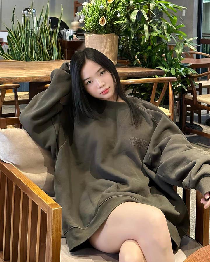 Hot girl rũ bỏ thời trang oversize diện bikini nóng bỏng